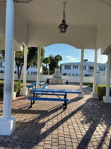 6750 NE 21st Road 103, Fort Lauderdale, FL 33308