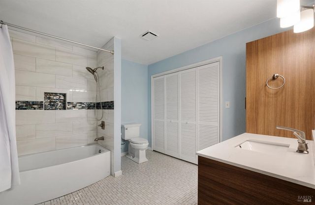 6 Blackwood Ct, Napa, CA 94558