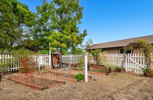 6 Blackwood Ct, Napa, CA 94558