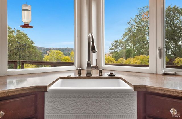 6 Blackwood Ct, Napa, CA 94558