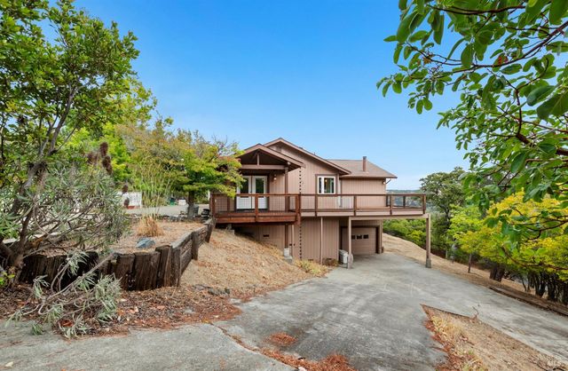 6 Blackwood Ct, Napa, CA 94558
