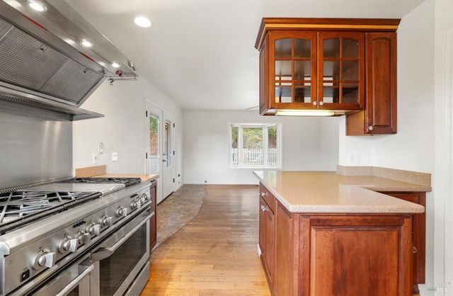 6 Blackwood Ct, Napa, CA 94558