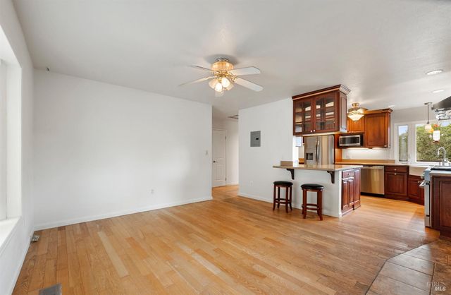 6 Blackwood Ct, Napa, CA 94558