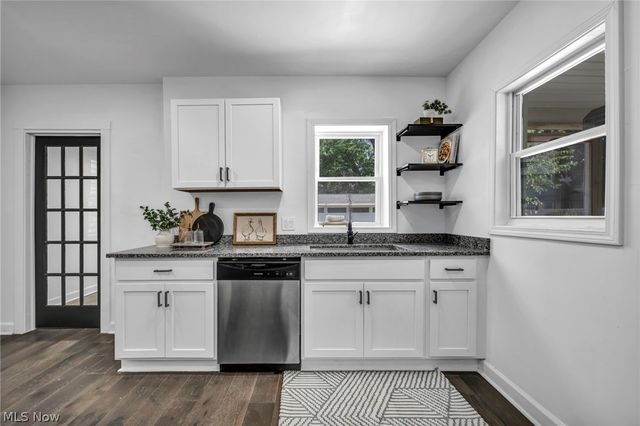 3210 Monroe Avenue, Cleveland, OH 44113