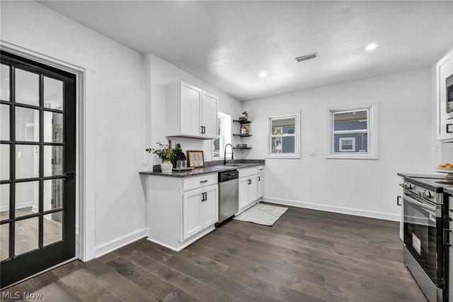 3210 Monroe Avenue, Cleveland, OH 44113