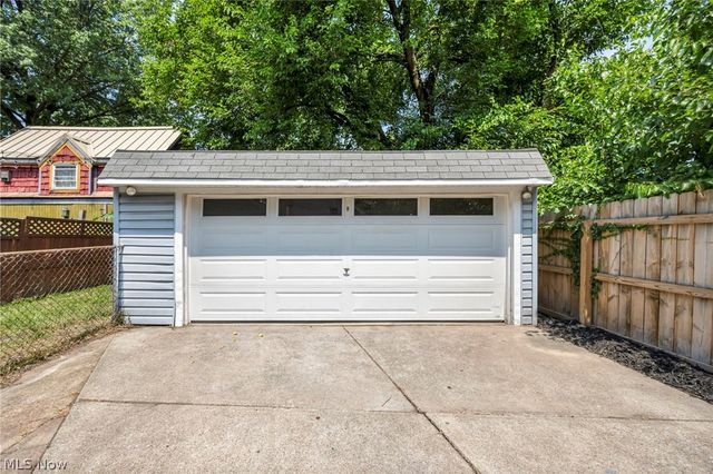 3210 Monroe Avenue, Cleveland, OH 44113