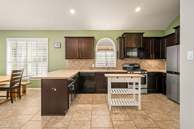 8016 N Tarrytown Crossing Dr, Conroe, TX 77304