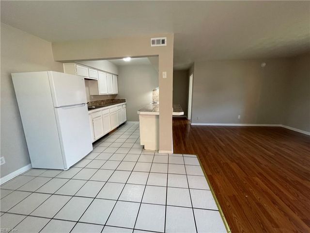719 Marvin Ave Apt 106, Norfolk, VA 23518