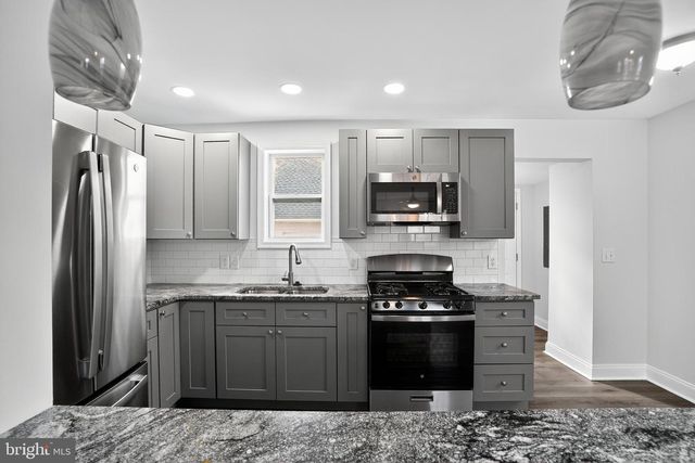 5 GLEN AVE, New Castle, DE 19720