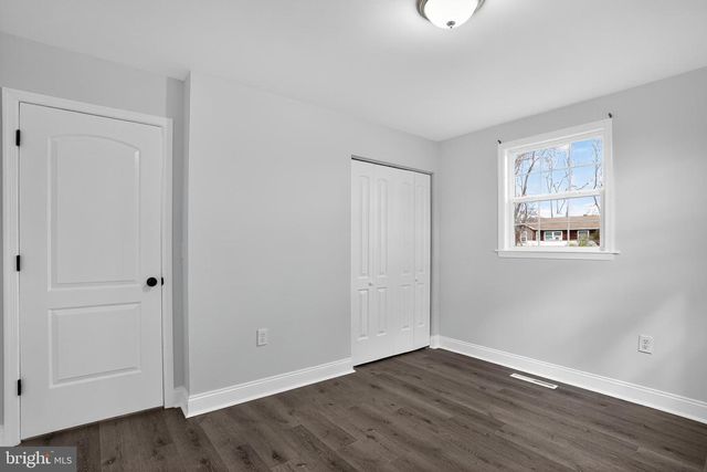 5 GLEN AVE, New Castle, DE 19720