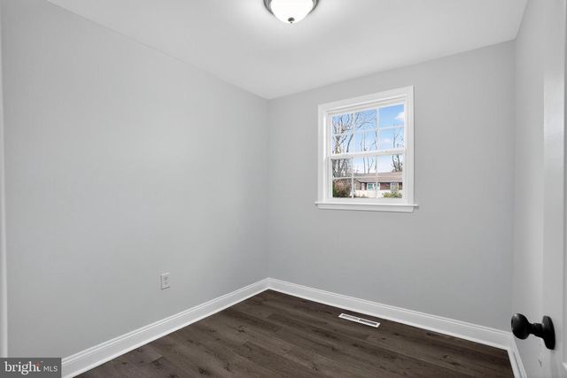 5 GLEN AVE, New Castle, DE 19720