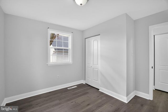 5 GLEN AVE, New Castle, DE 19720