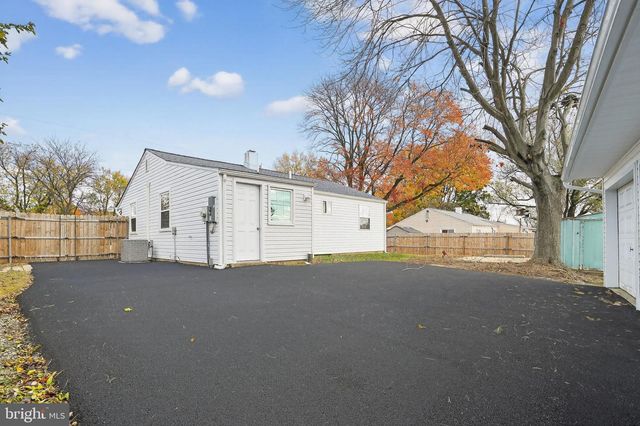 5 GLEN AVE, New Castle, DE 19720