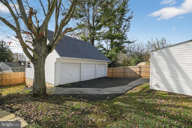 5 GLEN AVE, New Castle, DE 19720