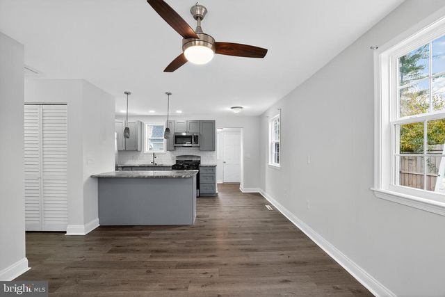 5 GLEN AVE, New Castle, DE 19720