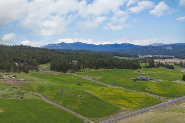 9905 E Peone Landing Ln, Mead, WA 99201