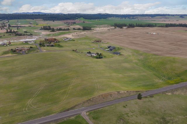 9905 E Peone Landing Ln, Mead, WA 99201
