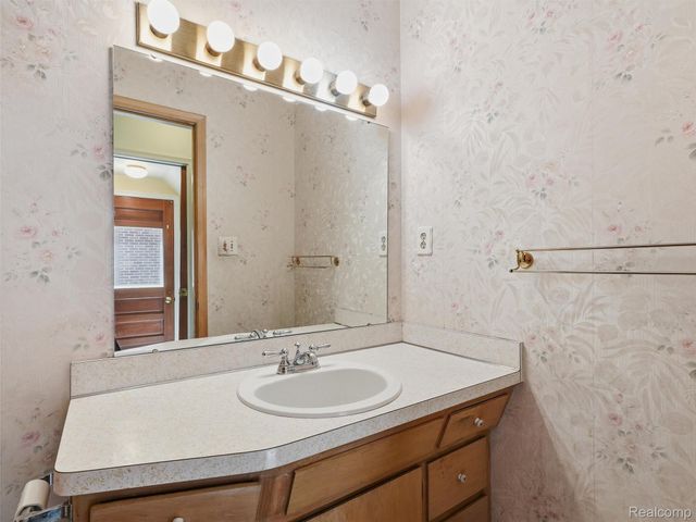 2009 Linwood Avenue, Royal Oak, MI 48073