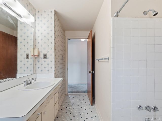 2009 Linwood Avenue, Royal Oak, MI 48073