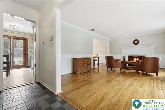 128 Stoneleigh Drive, East Stroudsburg, PA 18301