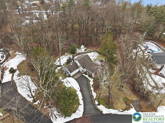 128 Stoneleigh Drive, East Stroudsburg, PA 18301