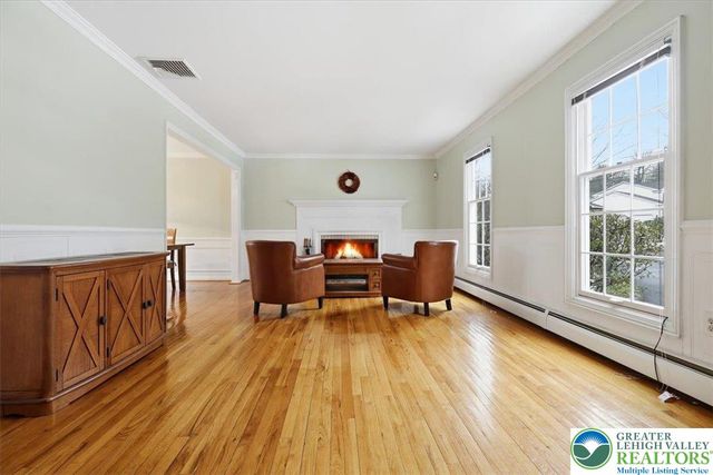 128 Stoneleigh Drive, East Stroudsburg, PA 18301