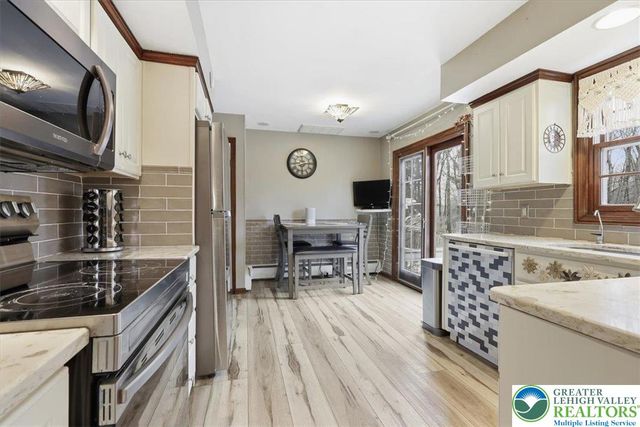 128 Stoneleigh Drive, East Stroudsburg, PA 18301