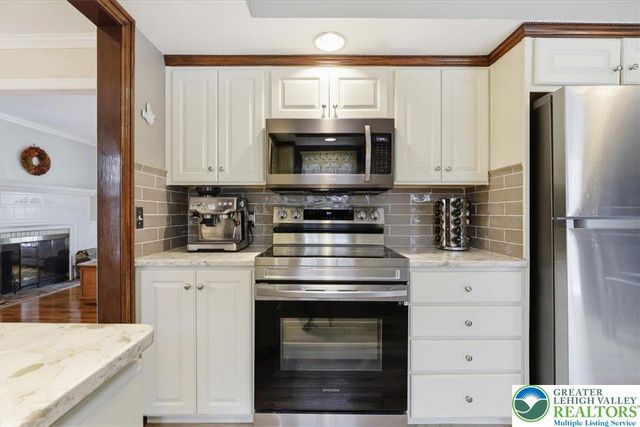 128 Stoneleigh Drive, East Stroudsburg, PA 18301