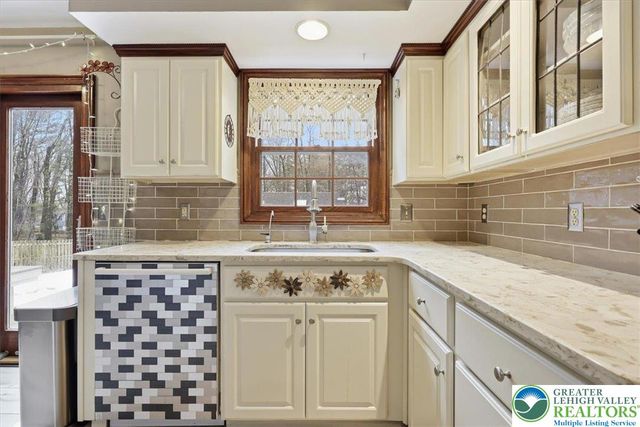 128 Stoneleigh Drive, East Stroudsburg, PA 18301