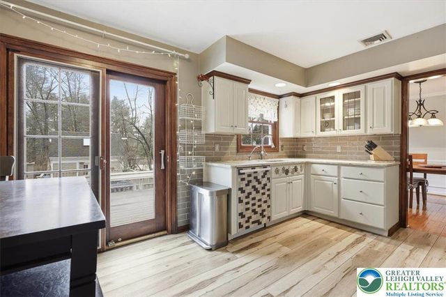 128 Stoneleigh Drive, East Stroudsburg, PA 18301