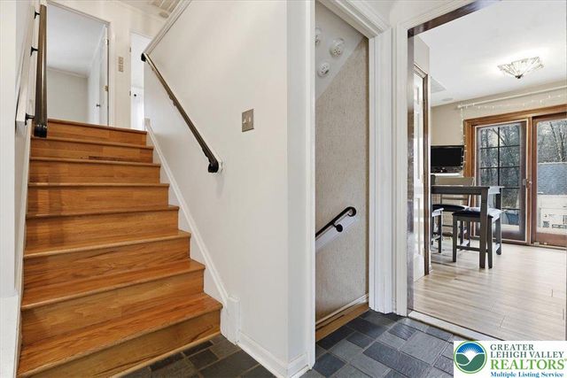 128 Stoneleigh Drive, East Stroudsburg, PA 18301