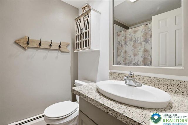 128 Stoneleigh Drive, East Stroudsburg, PA 18301