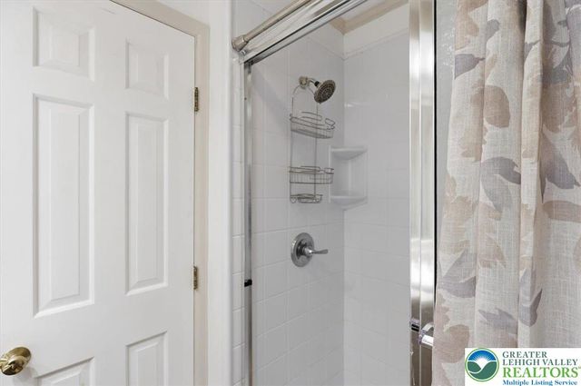 128 Stoneleigh Drive, East Stroudsburg, PA 18301