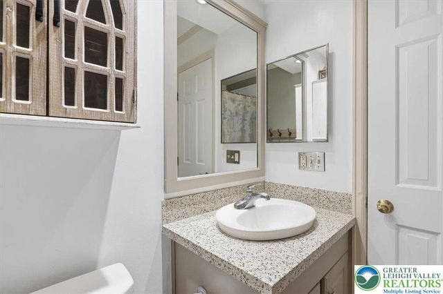 128 Stoneleigh Drive, East Stroudsburg, PA 18301