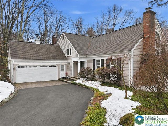 128 Stoneleigh Drive, East Stroudsburg, PA 18301