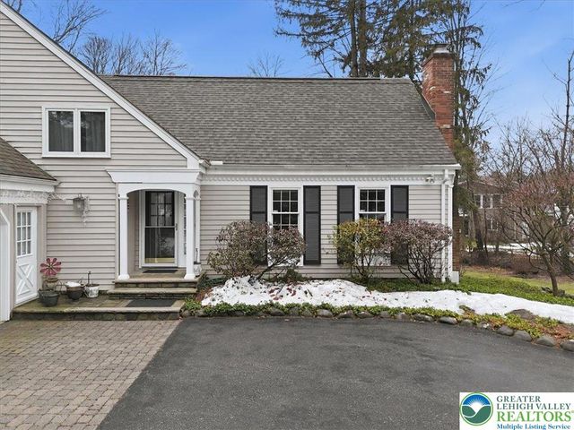 128 Stoneleigh Drive, East Stroudsburg, PA 18301