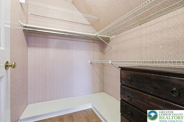 128 Stoneleigh Drive, East Stroudsburg, PA 18301