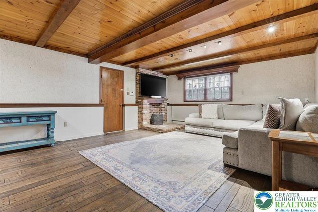 128 Stoneleigh Drive, East Stroudsburg, PA 18301