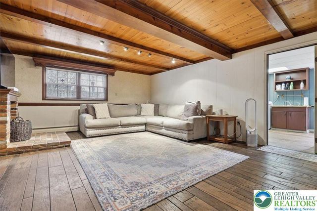 128 Stoneleigh Drive, East Stroudsburg, PA 18301