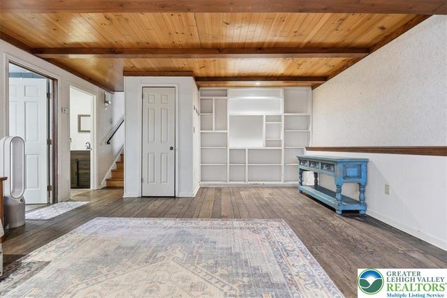 128 Stoneleigh Drive, East Stroudsburg, PA 18301