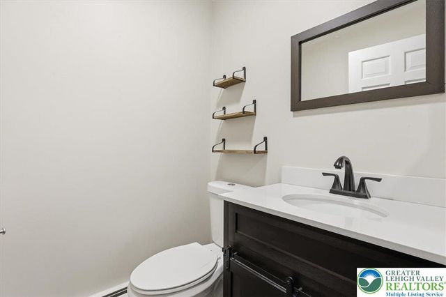 128 Stoneleigh Drive, East Stroudsburg, PA 18301