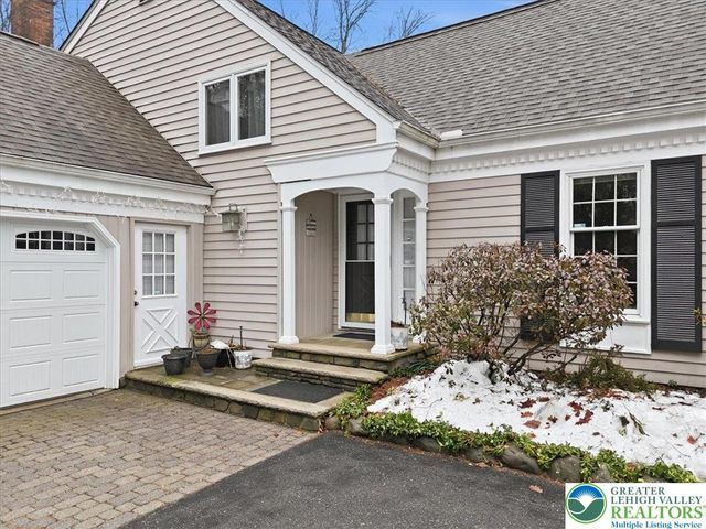 128 Stoneleigh Drive, East Stroudsburg, PA 18301