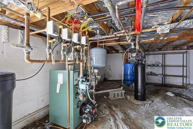 128 Stoneleigh Drive, East Stroudsburg, PA 18301