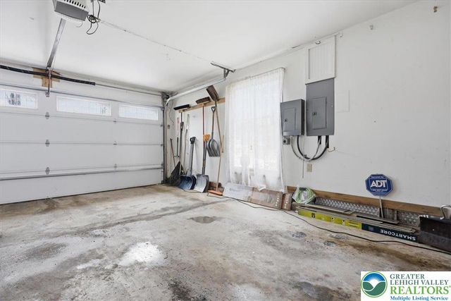 128 Stoneleigh Drive, East Stroudsburg, PA 18301