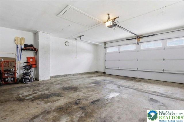 128 Stoneleigh Drive, East Stroudsburg, PA 18301