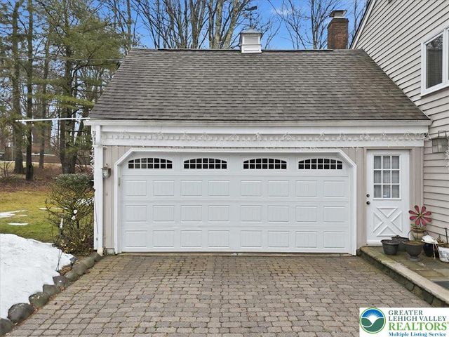 128 Stoneleigh Drive, East Stroudsburg, PA 18301