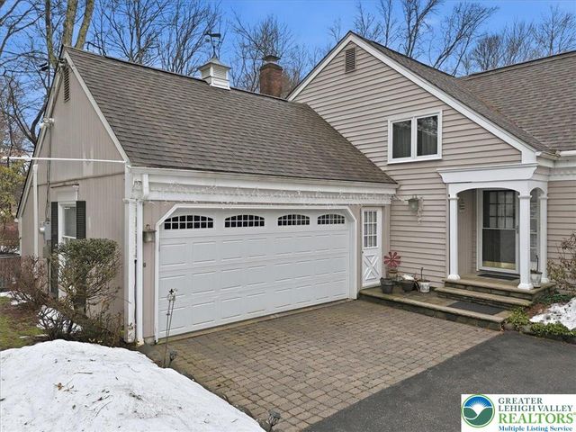 128 Stoneleigh Drive, East Stroudsburg, PA 18301