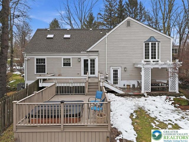 128 Stoneleigh Drive, East Stroudsburg, PA 18301