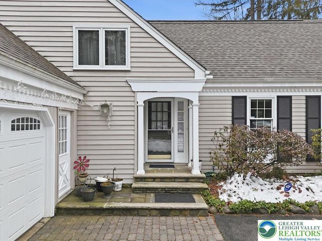 128 Stoneleigh Drive, East Stroudsburg, PA 18301