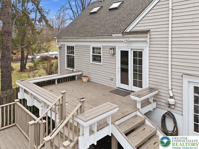 128 Stoneleigh Drive, East Stroudsburg, PA 18301